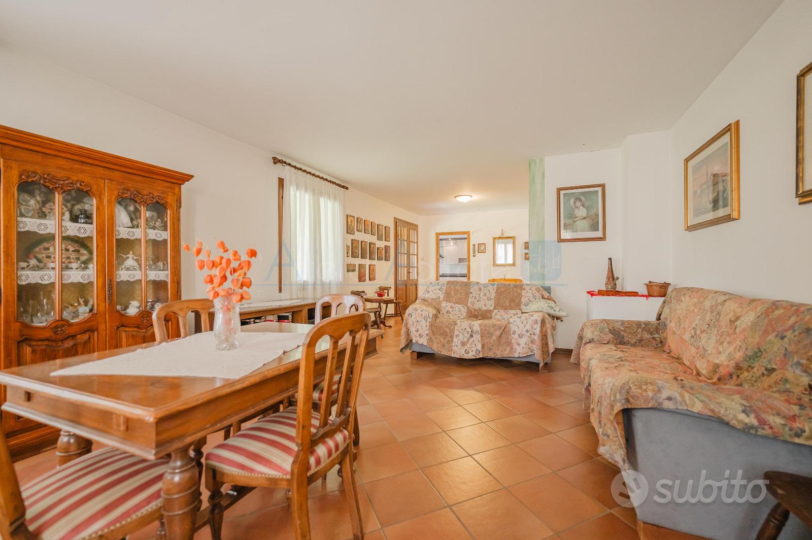 House in Conegliano, La Ferrera, Parè - Altro