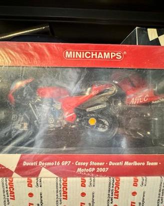 Minichamps 1/12 Ducati Desmo16 Casey Stoner Gp7