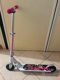 Monopattino rosa gioco bambina