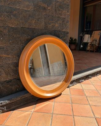 Specchio rotondo con cornice in legno color miele