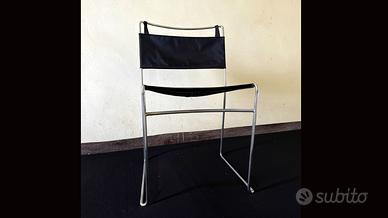Sedia impilabile Delfina di Enzo Mari