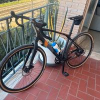 gravel praticamente nuova