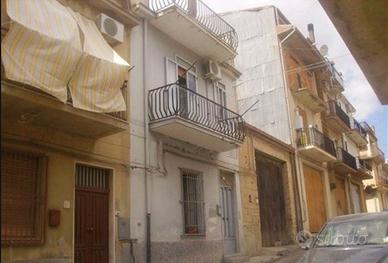 Casa indipendente 2 piani con 2 ingressi