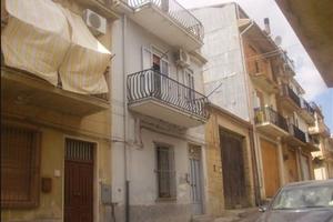 Casa indipendente 2 piani con 2 ingressi