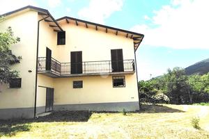 CASA SEMINDIPENDENTE A SPOLETO