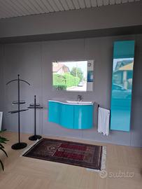 Bagno esposto colore turchese lucido