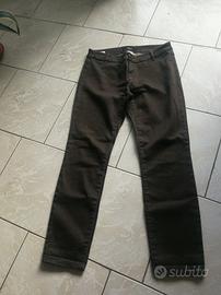 Pantaloni marrone scuro. Max Mara, 