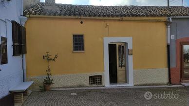 Abitazione piano terra e piano rialzato