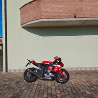Yamaha R1 2016