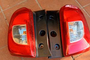 fari posteriori per Nissan Micra 