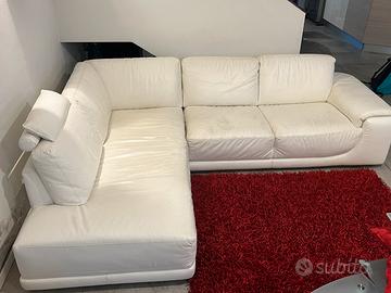 Divano in pelle + tappeto