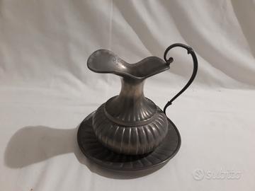 Caraffa con piattino.
