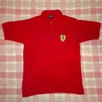 Polo da collezione firmato dall'emblema Ferrari