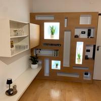 Parete attrezzata moderna con luci integrate