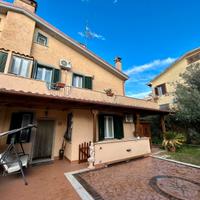Cecchina - porzione di villa quadrifamiliare
