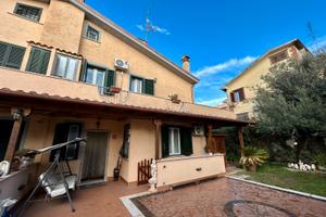 Cecchina - porzione di villa quadrifamiliare