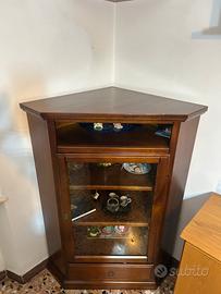 Angoliera con vetrina in legno