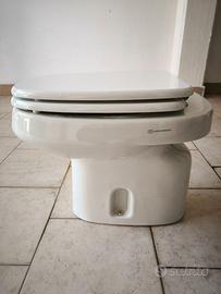 Wc Pozzi-Ginori a terra con copriwater incluso