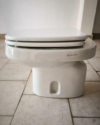 Wc Pozzi-Ginori a terra con copriwater incluso