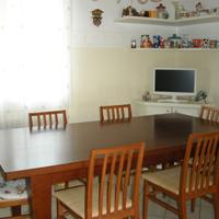 Tavolo in legno massiccio