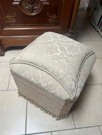 pouf poggiapiedi  + n.2 sedie + comodino 