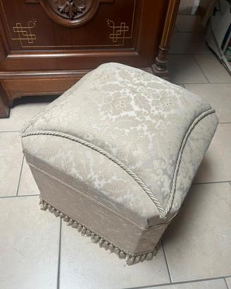 pouf poggiapiedi  + n.2 sedie + comodino 