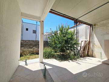 Casa indipendente P. Terra con giardino e Garage