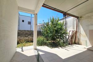 Casa indipendente P. Terra con giardino e Garage