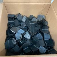 Angolari in plastica neri