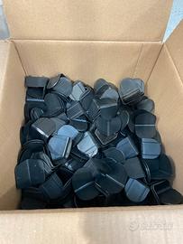 Angolari in plastica neri