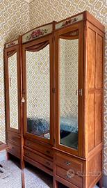 Armadio d’epoca in legno massello