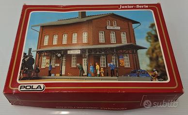 Modellino stazione con personaggi anni 70/80