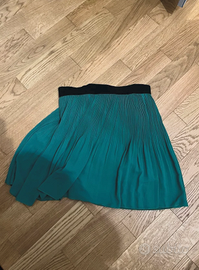 Gonnellina verde a pieghe