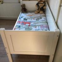 Accogliente lettino bianco per bambini Bopita