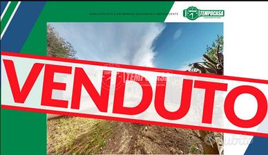 Villa singola, unico livello con 5000 mq di giardi