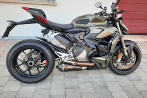 Ducati streetfighter v2