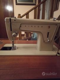 Mobile antico con Macchina da cucire Singer 