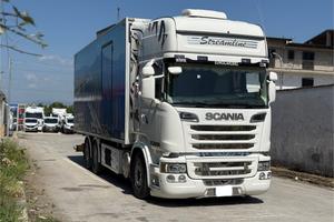 Scania r 560 cella frigo 7.40 atp 2030 intarder