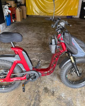 BICI Fantic ISSIMO rossa / bianca POCHI KM