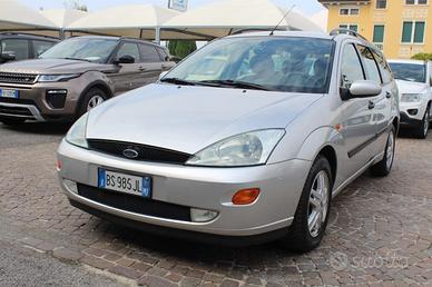 FORD Focus 1.6i 16V cat SW Ghia