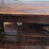 Scrivania in legno massiccio