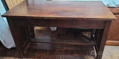 Scrivania in legno massiccio
