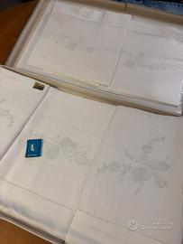 Completo da letto in puro lino ricamato a mano