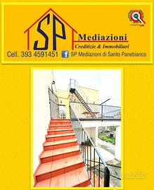 Palazzo singolo ampio spazio esterno grande garage