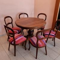 Tavolo antico rotondo con sedie