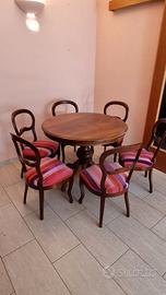 Tavolo antico rotondo con sedie