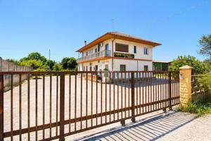 4 LOCALI A GIULIANOVA