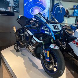 YAMAHA YZF R1 (2021)