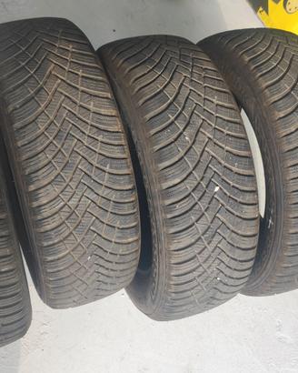 4 Pneumatici Invernali Hankook 215/60 R16 99
