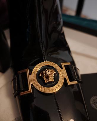 Stivaletti nero lucido VERSACE in svendita
